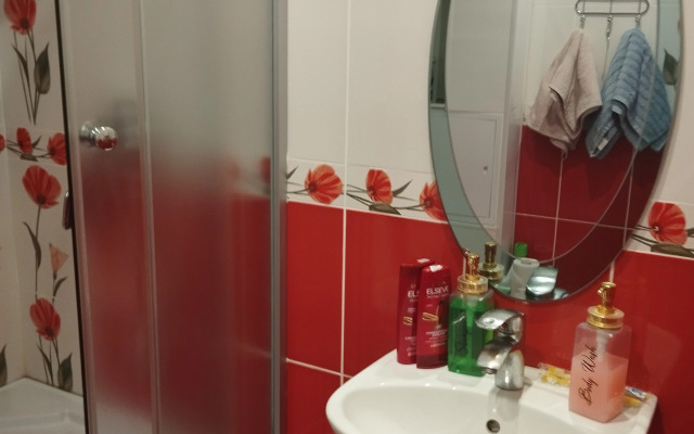 U Glavnoy Ploschadi Pobedy Flat