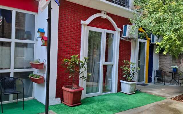 Апарт-отель Nebula's Red&White Apartment