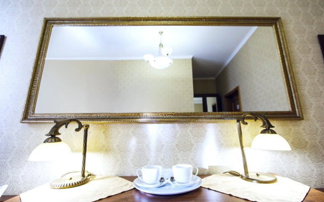 Living Quarters Elizaveta Na Ul.Ostrovskogo 25