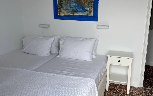 Windmill Rooms Hotel