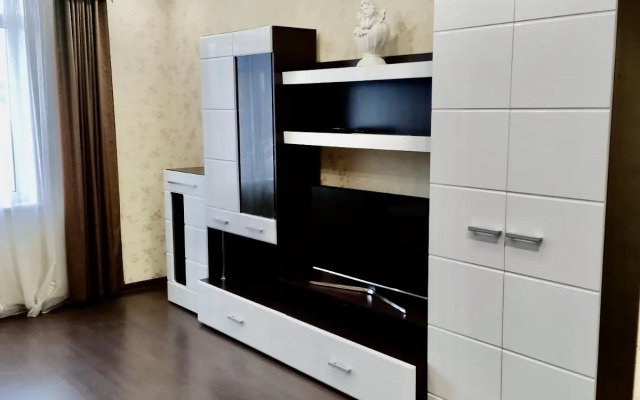 Dom Tut Lyuks Flat