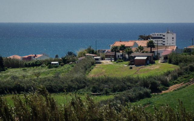 Da Silva Bike & Surf Camp Guest house