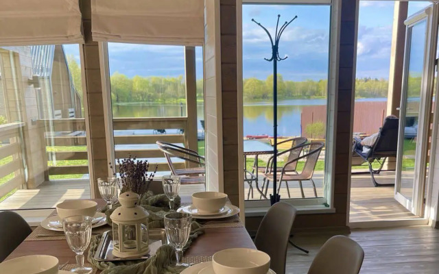 Dom na ozere Private house