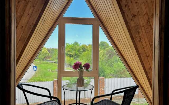 Pod Klyuch GudaLoft Guest House