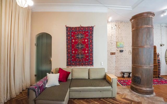 Апартаменты Аутентичная Квартира с Раритетной Печью 19 Века