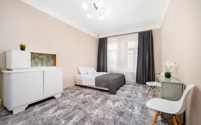 Trekhkomnatnay Na Perekupkom Pereulke Flat
