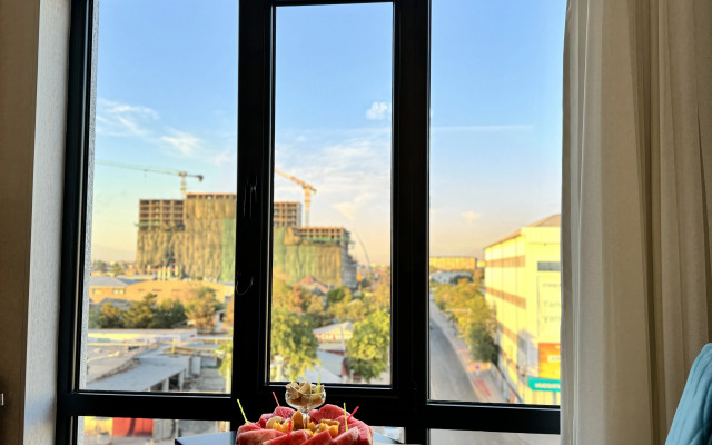 Garnet Mir Hotel