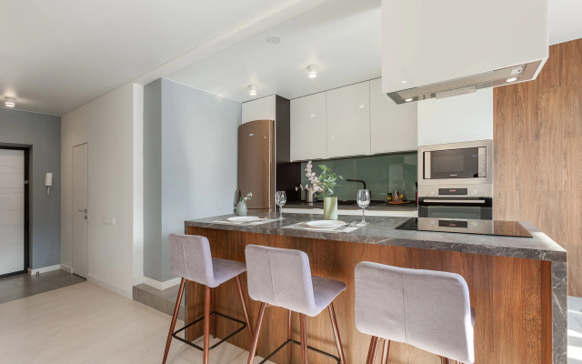 Апартаменты RentPlaza бизнес класса на высоком этаже