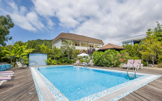 Yuzhny Park Guest House