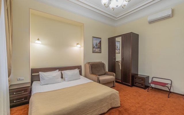 Solo in Nevsky Prospect Guest house