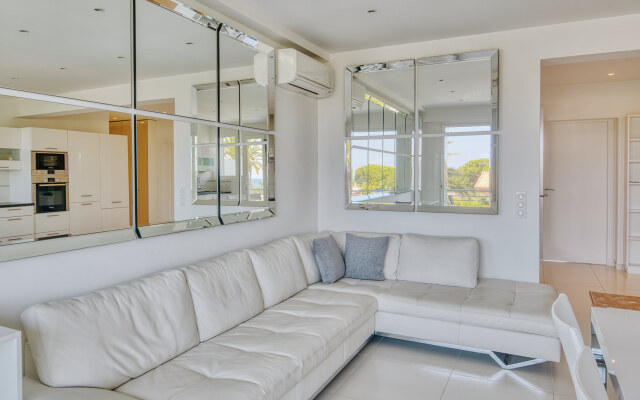 Luxurious 2BD W/seaview In Cap D'antibes Apartments