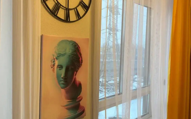 Uyutnaya studiya v sovremennom kompekse Flat