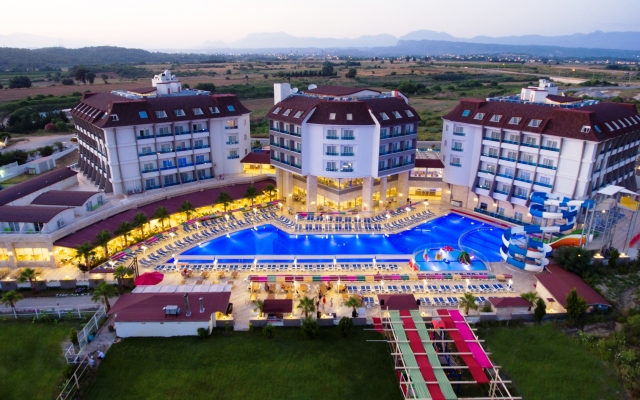 Отель Ramada Resort Side