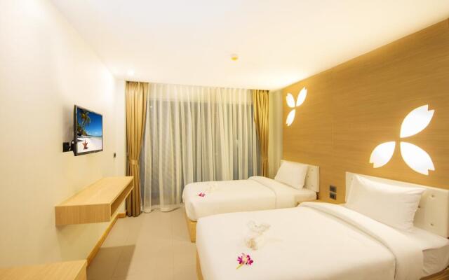 Отель Clarion Patong Beach