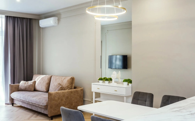 Апартаменты Шикарные с современным ремонтом Yalta Plaza Holydais