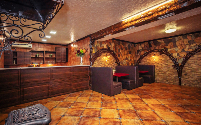 U Oksany Guest House