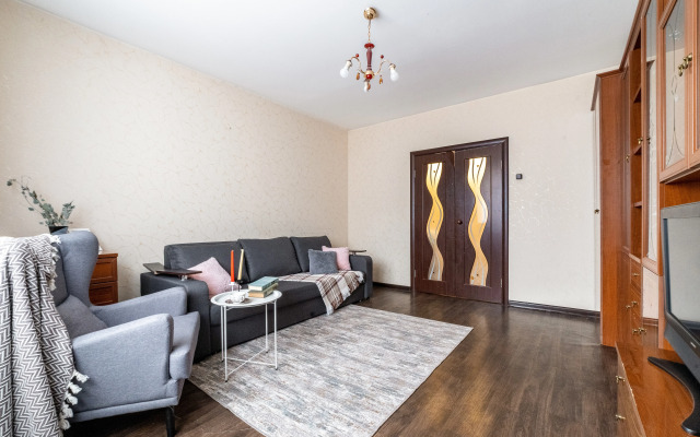 Dvukhkomnatniye Ryadom s Metro Flat