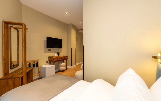 Nenessa Airport Hotel