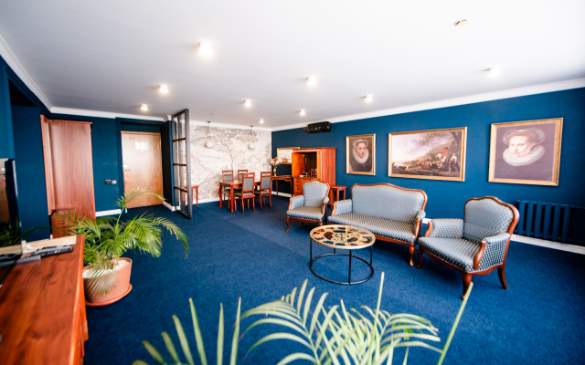 Dis President Hotel