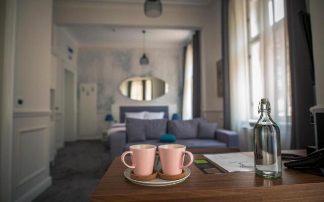 Отель Public House