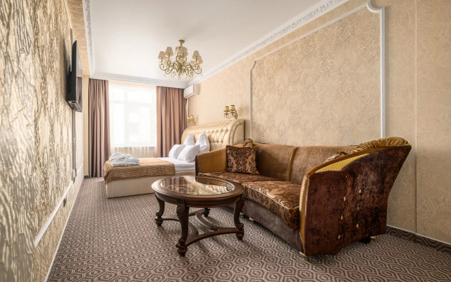 Hotel Monarkh