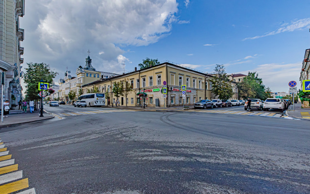 Kremlin Yellow Blue Flat