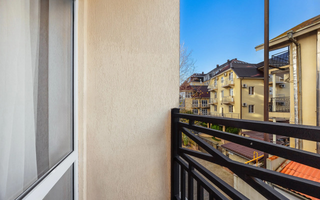 Semeynye U Plyazha S Podogrevaemym Basseynom Apartments