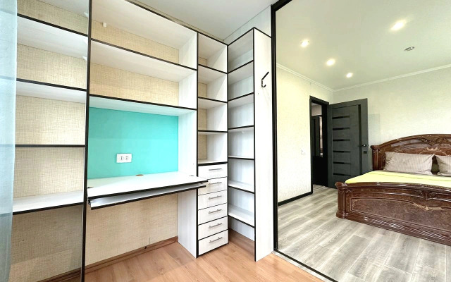 Tryokhkomnatnaya na Proletarskoy Flat