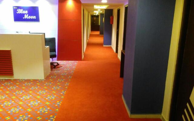 Hotel Blue Moon