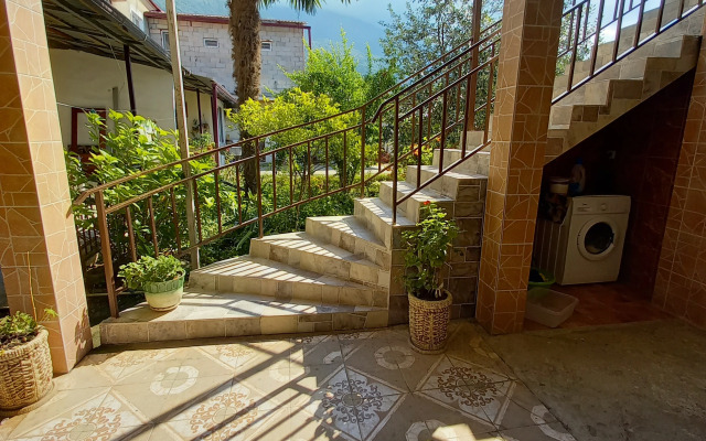 Mari Guest house