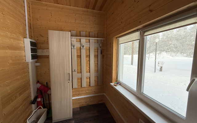 Частный дом на берегу озера