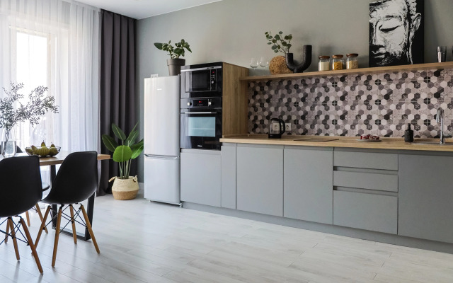 Stilnaya S Vidovym Balkonom Flat