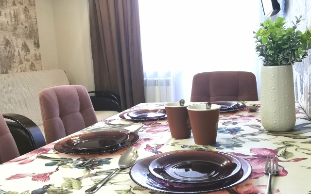 Na bulvare M. Raskovoy (bordo) Flat