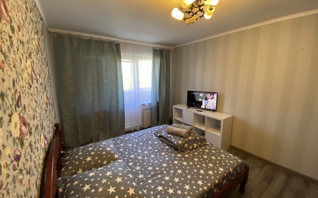 Na Fabrichnoy 2 Flat with Balcony