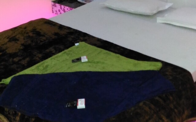 Отель Radha Krishna