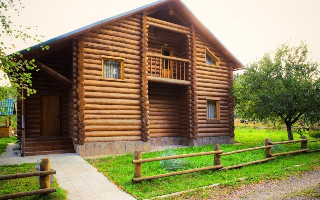 Pole - Hotel "Novaya Salyn" Recreation center