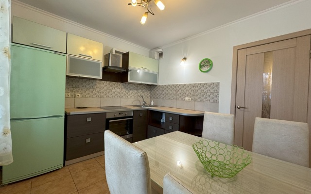 Apartamenty Trekhkomnatnaya Kvartira Na Sutki Ul. Chekhova 12 Apartments