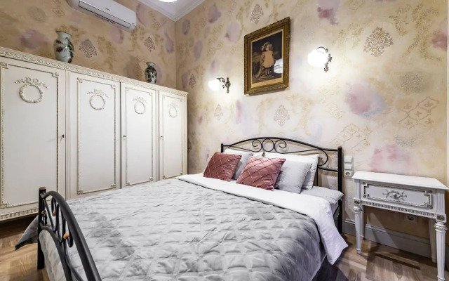 Квартира Старинная с видом на Невский