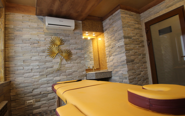 Uyut Hotel