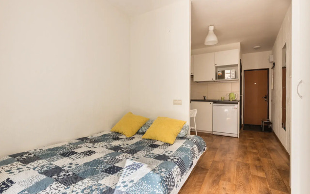Studiya s balkonom Bombflat na Grivtsova Apartments