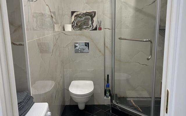 S Basseynom ZHK Metropol Apartments