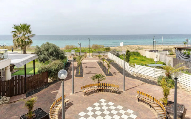 GW932 Gugel Waves Amazing Seaview Flat