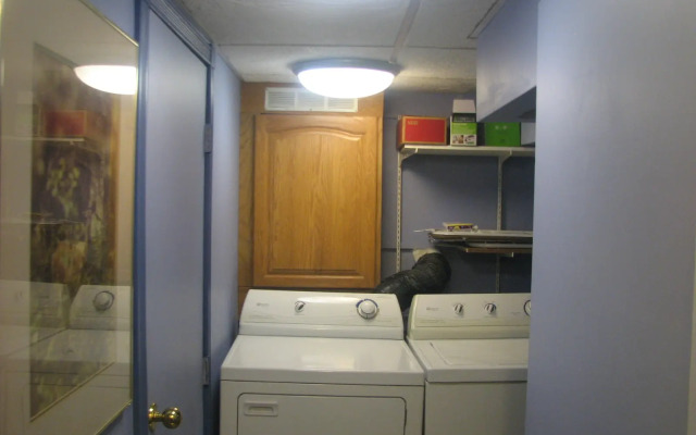 Bob Cinciruk Mini-Hotel