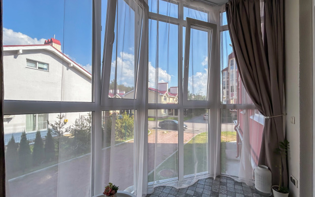 Dvukhetazhnaya Semeyny Uyut Flat