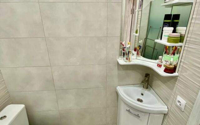 S Balkonom V Zhk Semeyny Apartments