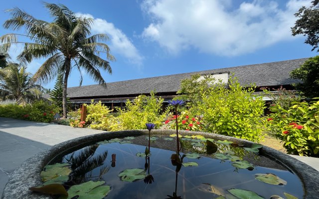 The Barefoot Eco Hotel