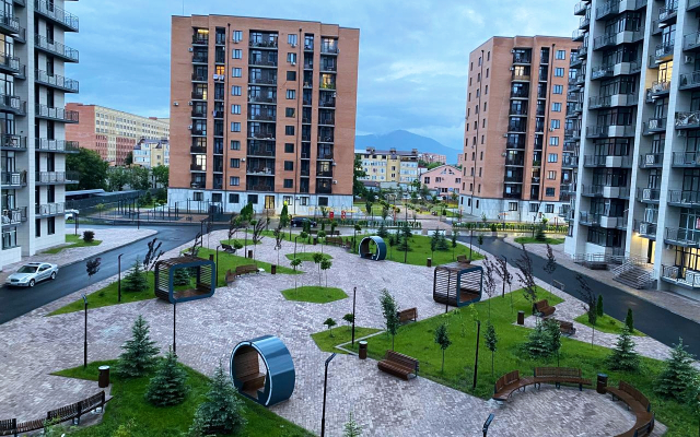 Novaya S Vidom Na Gory I Balkonom Flat