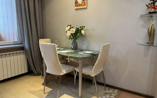 Na Ulitse Khvorostukhina, 1a Flat
