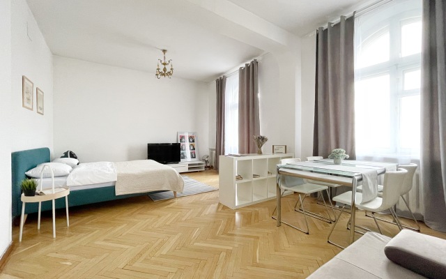 White Na Tverskoy 15 Apartments