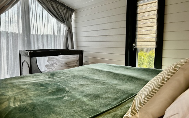 Dizaynerskiy dom s gril-mangalom, saunoy i bol'shoy terrasoy Private house